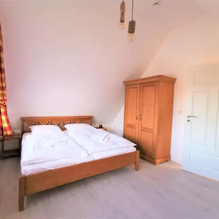 Sola Bona, Fw 7 Apartment